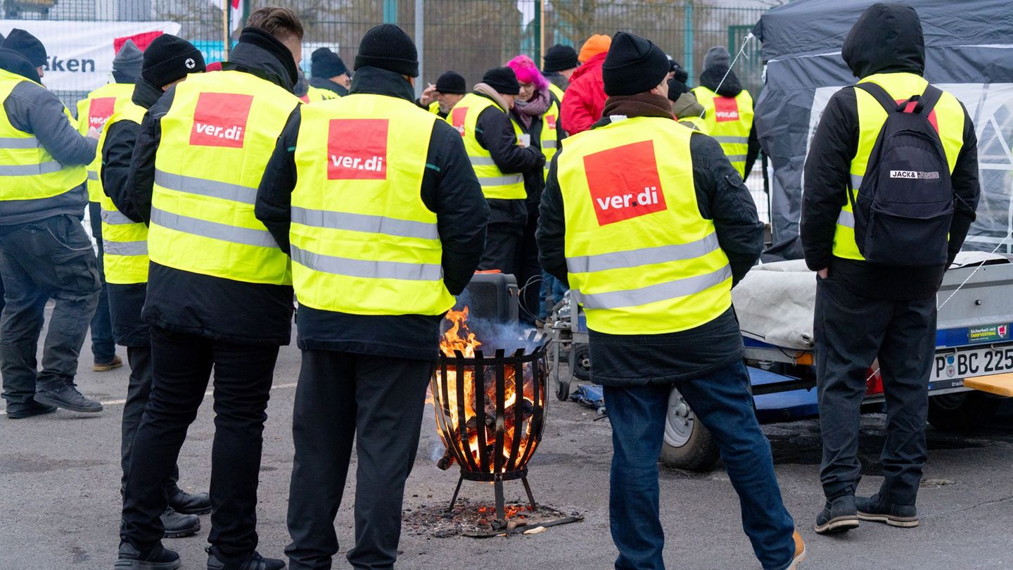Bereits Anfang Februar organisierte die Verdi einen Warnstreik. (Archivbild) Foto: Georg Moritz/dpa