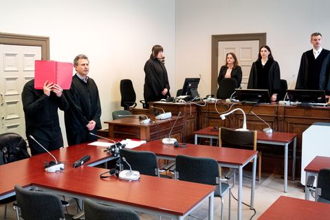 Der Angeklagte hat nach Angaben des Richters gestanden, an einer Bestrafungsaktion im Drogenmilieu teilgenommen zu haben. Foto: