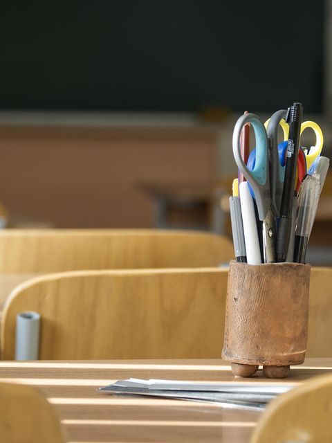 Ein leeres Klassenzimmer / Thema: Lehrer hat Sex mit Schülerin