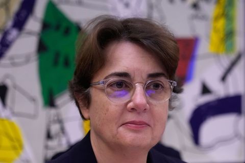 Die Museumsdirektorin Laurence des Cars reichte ihren Rücktritt ein. (Archivbild) Foto: Michel Euler/AP/dpa