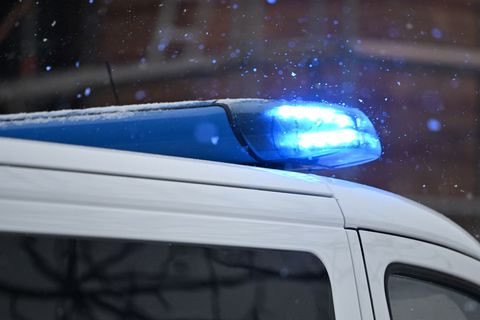 Eine Fußgängerin ist im Allgäu von einem Kleinlastwagen tödlich verletzt worden. (Symbolbild) Foto: Markus Lenhardt/dpa