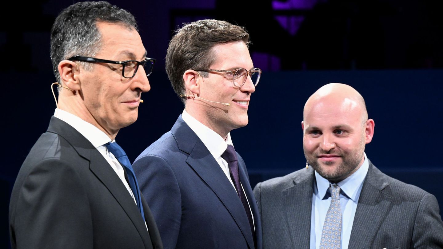 Vor dem Triell wird noch freundlich gelächelt, dann geht es ungemütlicher zu. Foto: Bernd Weißbrod/dpa