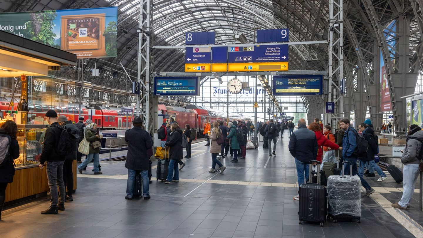 Wegen Bauarbeiten gibt es Sperrungen am Frankfurter Hauptbahnhof. (Archivbild) Foto: Helmut Fricke/dpa