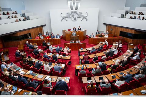 Die Bremische Bürgerschaft debattiert am Mittwoch über zwei Misstrauensanträge gegen die Linken-Senatorinnen. (Archivbild) Foto: