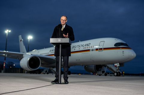 Vor seinem Abflug nach Peking gab Merz fünf Leitlinien für seine China-Visite aus. Foto: Michael Kappeler/dpa