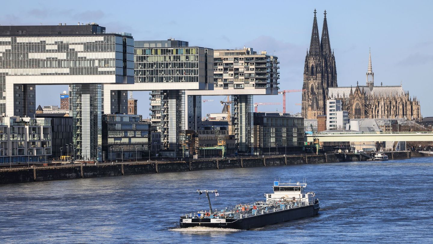So sonnig wie hier in Köln wird es vor allem am Mittwoch in ganz NRW. (Archivbild) Foto: Oliver Berg/dpa