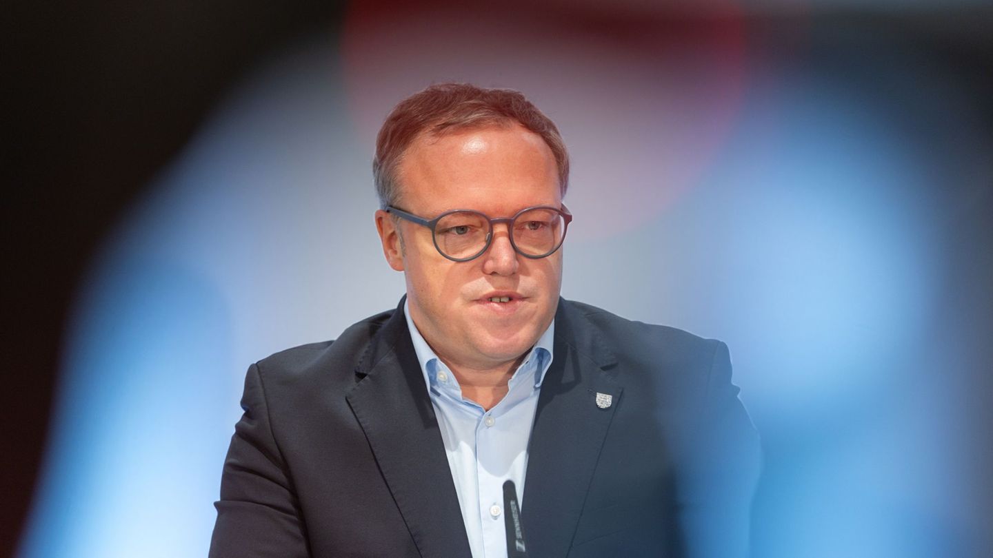 Mario Voigt (CDU) lobt die geplante Reform des Heizungsgesetzes. (Archivbild) Foto: Michael Reichel/dpa