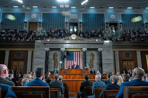 Die Demokraten gehen hart ins Gericht mit dem US-Präsidenten, der in seiner Rede zur Lage der Nation viel Lob für die eigene Lin