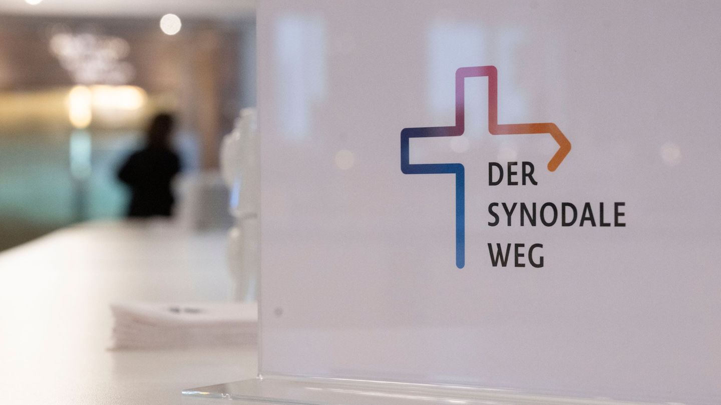 Der Synodale Weg der katholischen Kirche kommt einen Schritt weiter. (Symbolbild) Foto: Marijan Murat/dpa