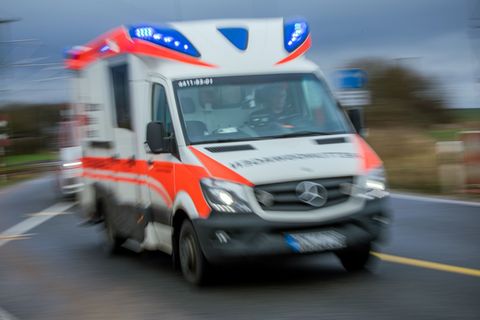 Die Rettungskräfte konnten dem 56-Jährigen nicht mehr helfen, er starb bei einem Arbeitsunfall. (Symbolbild) Foto: Jens Büttner/