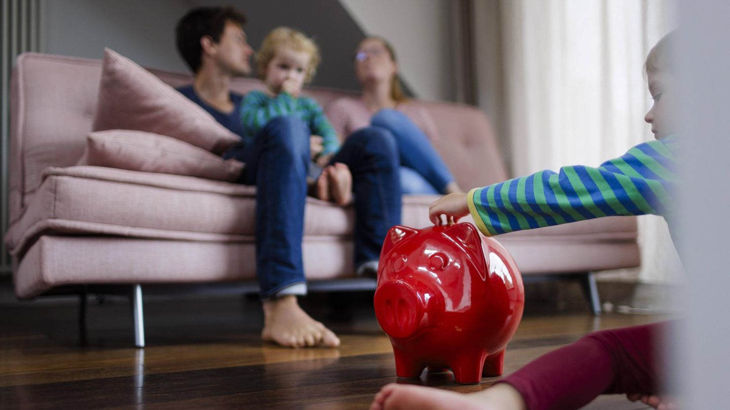 Eltern sparen für ihre Kinder