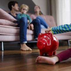 Eltern sparen für ihre Kinder