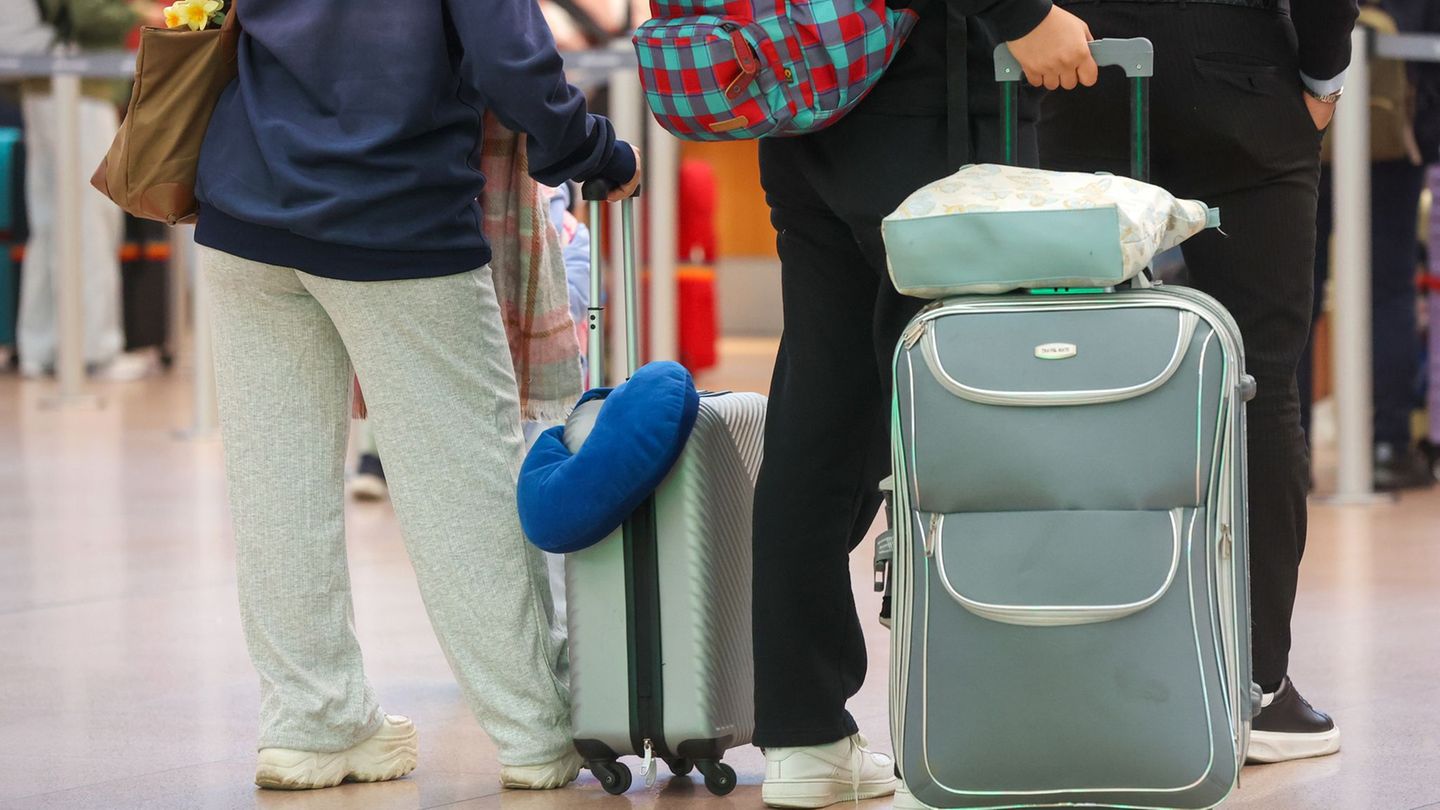 Im Zeitraum der Frühjahrsferien werden rund 625.000 Passagiere am Hamburger Flughafen erwartet. (Archivbild) Foto: Bodo Marks/dp
