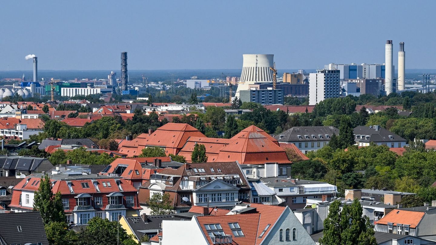 Am Standort des Heizkraftwerks Reuter West in Spandau ist eine neue Anlage zum Verbrennen von Biomasse geplant. (Archivbild) Fot