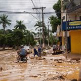 Heftige Regenfälle haben zentrale Straßen der Stadt Uba vollkommen verschlammt