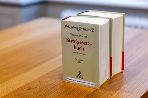 Paragraf 211 des Strafgesetzbuches beschäftigt sich mit Mord. (Symbolfoto) Foto: Philipp von Ditfurth/dpa