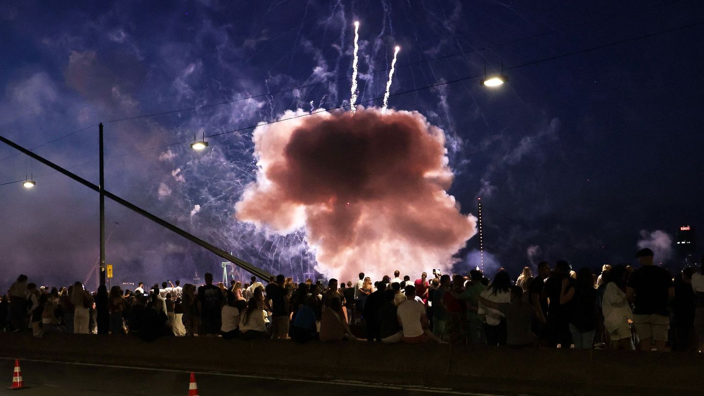 Bei dem Feuerwerk auf der Rheinkirmes waren im vergangenen Jahr Feuerwerkskörper in viel zu niedriger Höhe explodiert. (Archivbi