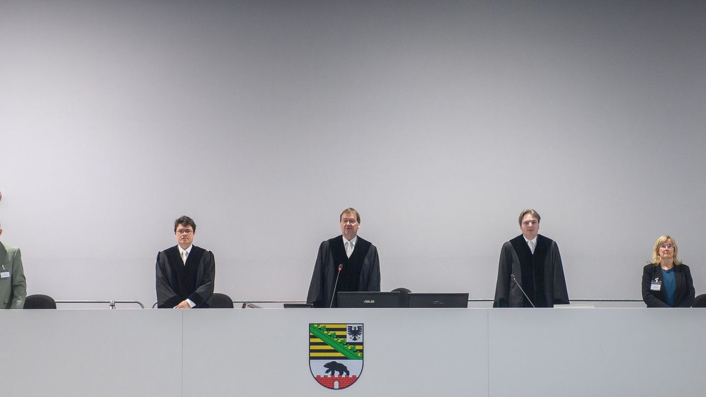 Drei Berufsrichter und zwei Schöffen urteilen über den Täter im Weihnachtsmarkt-Prozess. Foto: Klaus-Dietmar Gabbert/dpa