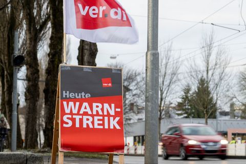 Am Freitag und Samstag will Verdi den Nahverkehr in mehr als einem Dutzend bayerischen Städten bestreiken. (Archivbild) Foto: St