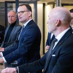 Die Fraktionsspitzen von Union und SPD stellen Eckpunkte zur Reform des Heizungsgesetzes vor