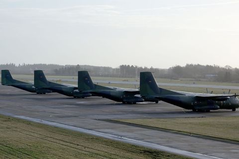 Mehrere Brunnen am Flugplatz Hohn sind mit PFAS konterminiert. (Symbolbild) Foto: Carsten Rehder/dpa