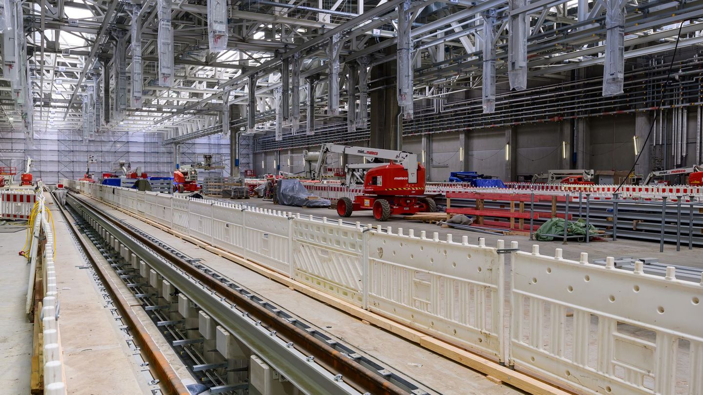 In Cottbus entsteht ein großes ICE-Instandhaltungswerk. Foto: Patrick Pleul/dpa