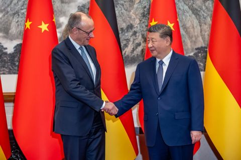 Bundeskanzler Merz und Chinas Staatschef Xi am Mittwoch in Peking