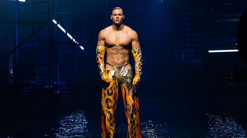 GNTM 2026: Kandidat Yanneck auf dem Laufsteg