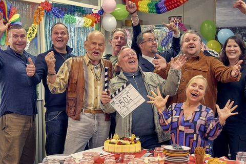 Mit einer Überraschungsparty im Präsidium nimmt der "Tatort: Eine Frage der Zeit" (AT) seinen Lauf.