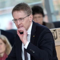 Ministerpräsident Günther lobt den Einsatz der Landesregierung für Kinder und Bildung. Foto: Marcus Brandt/dpa