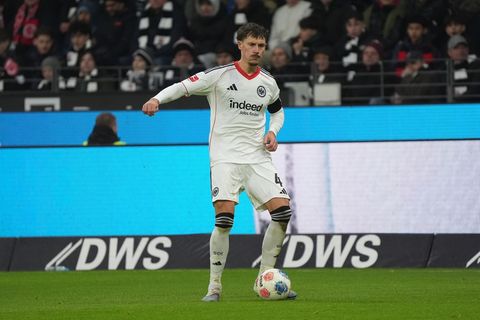 Robin Koch ist nach seinem Infekt zurück im Mannschaftstraining von Eintracht Frankfurt. (Archivbild) Foto: Marc Schüler/dpa