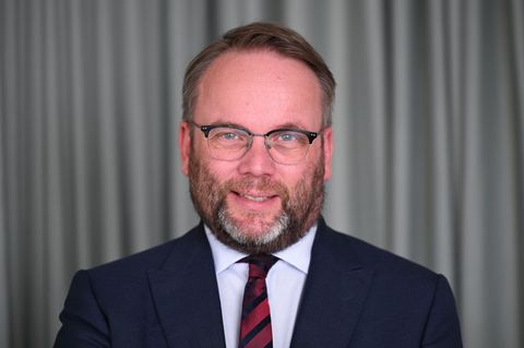 Hessens Kulturminister Timon Gremmels (SPD) spricht von einer "großzügigen Schenkung" für das Brentano-Haus in Oestrich-Winkel.