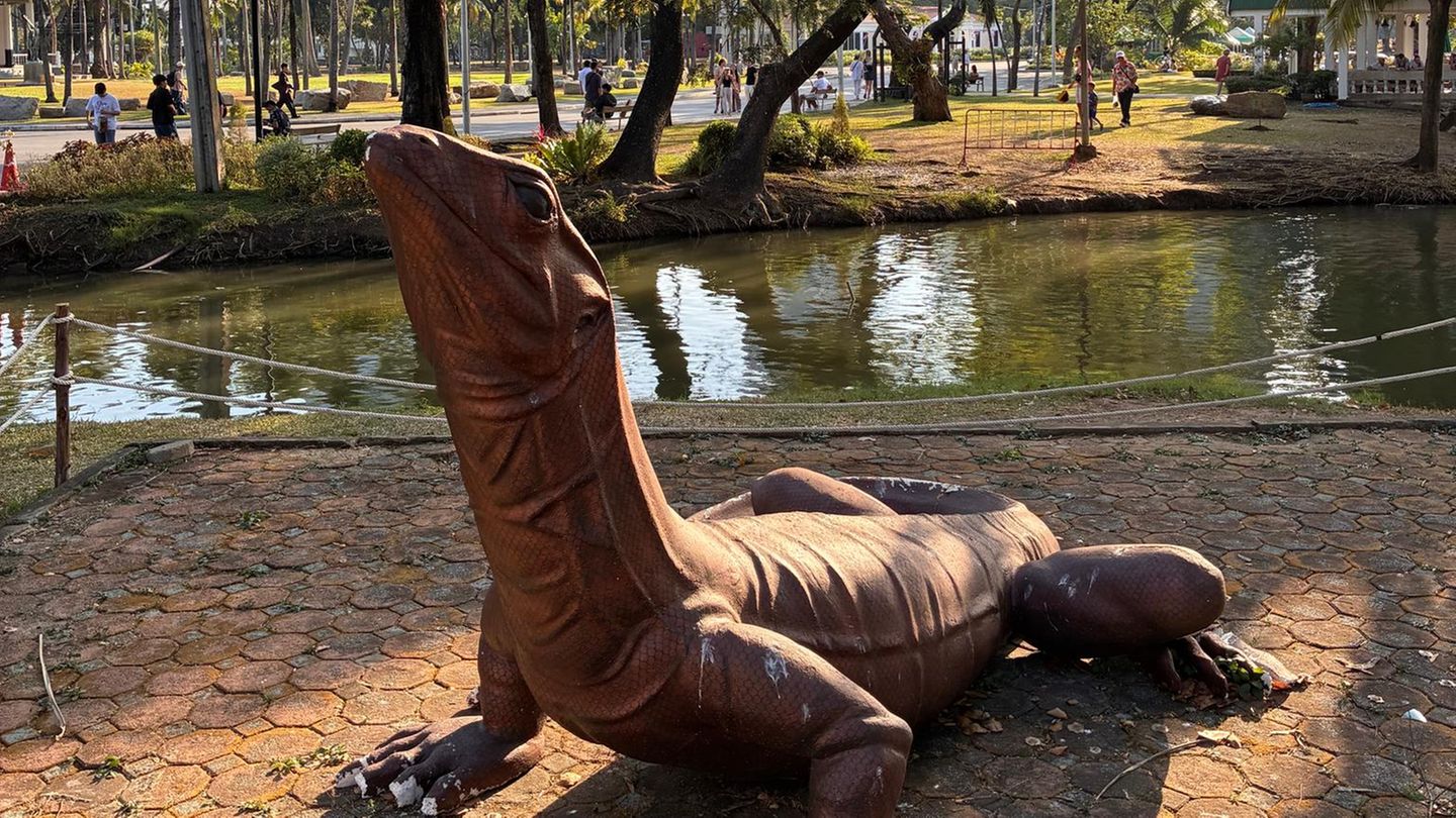 Waran-Statue im Lumphini-Park in Bangkok