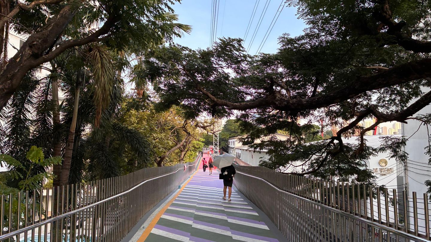 Verbindungssteg zwischen Lumphini-Park und Benjakitti-Park in Bangkok