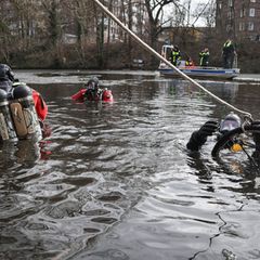 Als Standort wurde in diesem Jahr der Isebekkanal an der Hoheluftbrücke gewählt. Foto: Christian Charisius/dpa