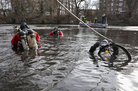 Als Standort wurde in diesem Jahr der Isebekkanal an der Hoheluftbrücke gewählt. Foto: Christian Charisius/dpa