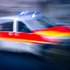 Ein Unfall im Landkreis Straubing-Bogen endete tödlich. (Archivbild) Foto: Jens Büttner/dpa