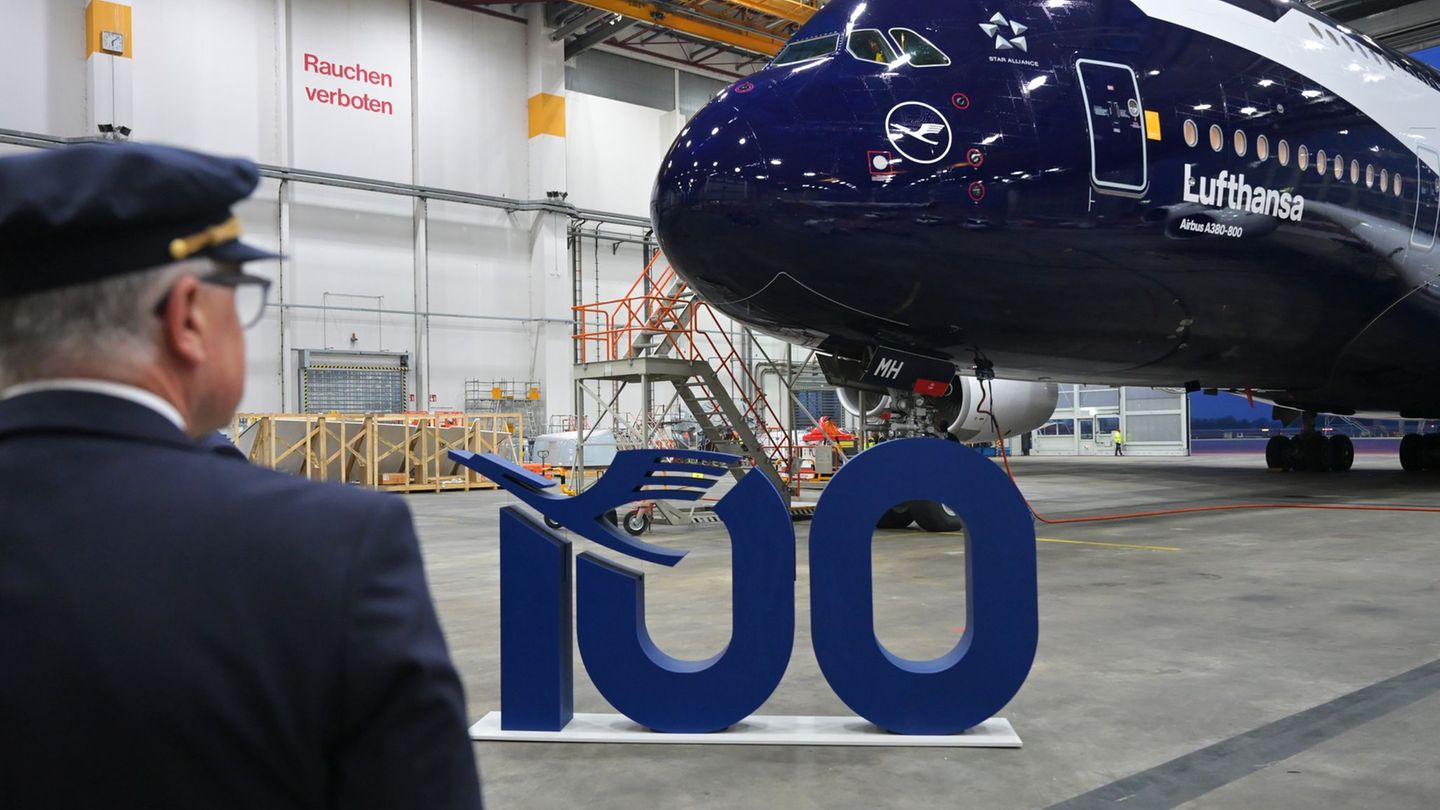 Zum 100-jährigen Jubiläum: Lufthansa lackiert A380 mit XXL-Kranich