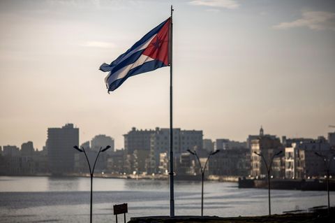 Die Flagge Kubas weht in Havanna in Kuba (Symbolfoto)