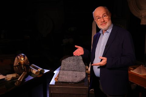 Harald Lesch nimmt die Geschichtsinteressierten auf eine Entdeckungsreise durch die Vergangenheit mit.