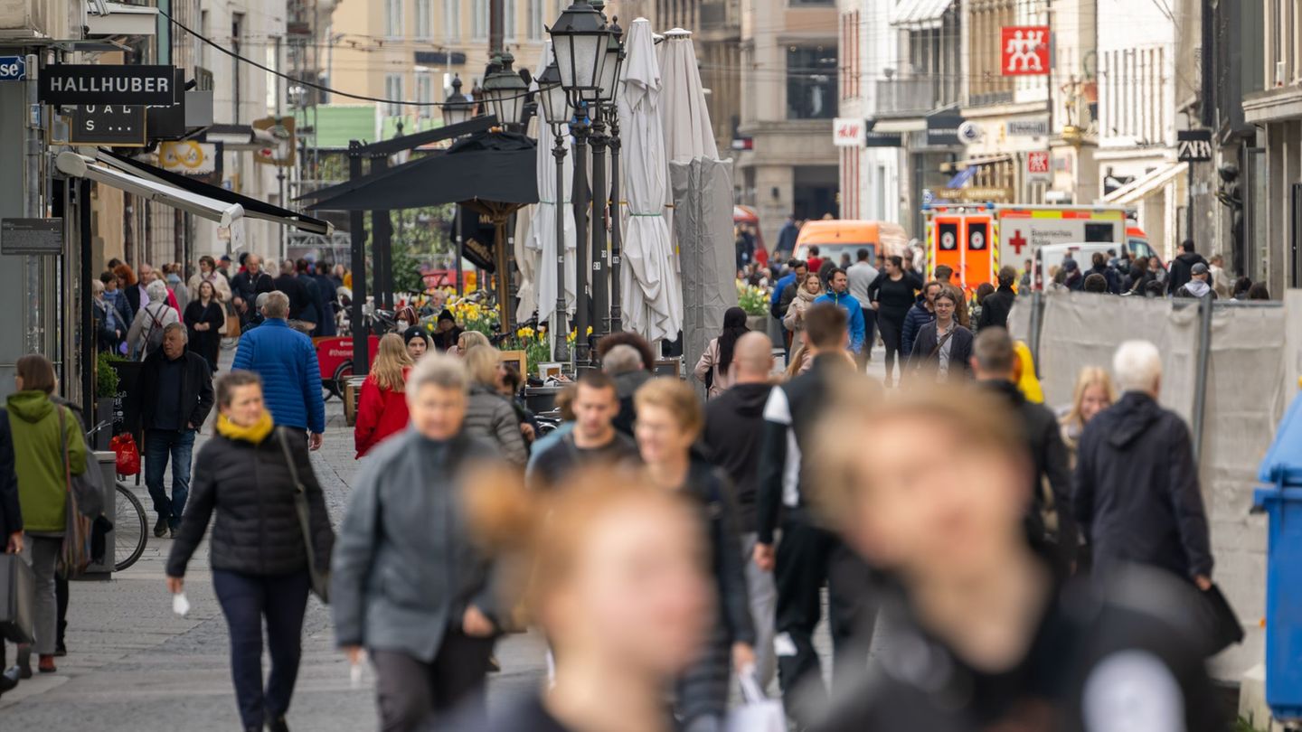 Eigentlich hatte der bayerische Einzelhandel auf ein gutes Einkaufswochenende gehofft. (Archivbild) Foto: Peter Kneffel/dpa