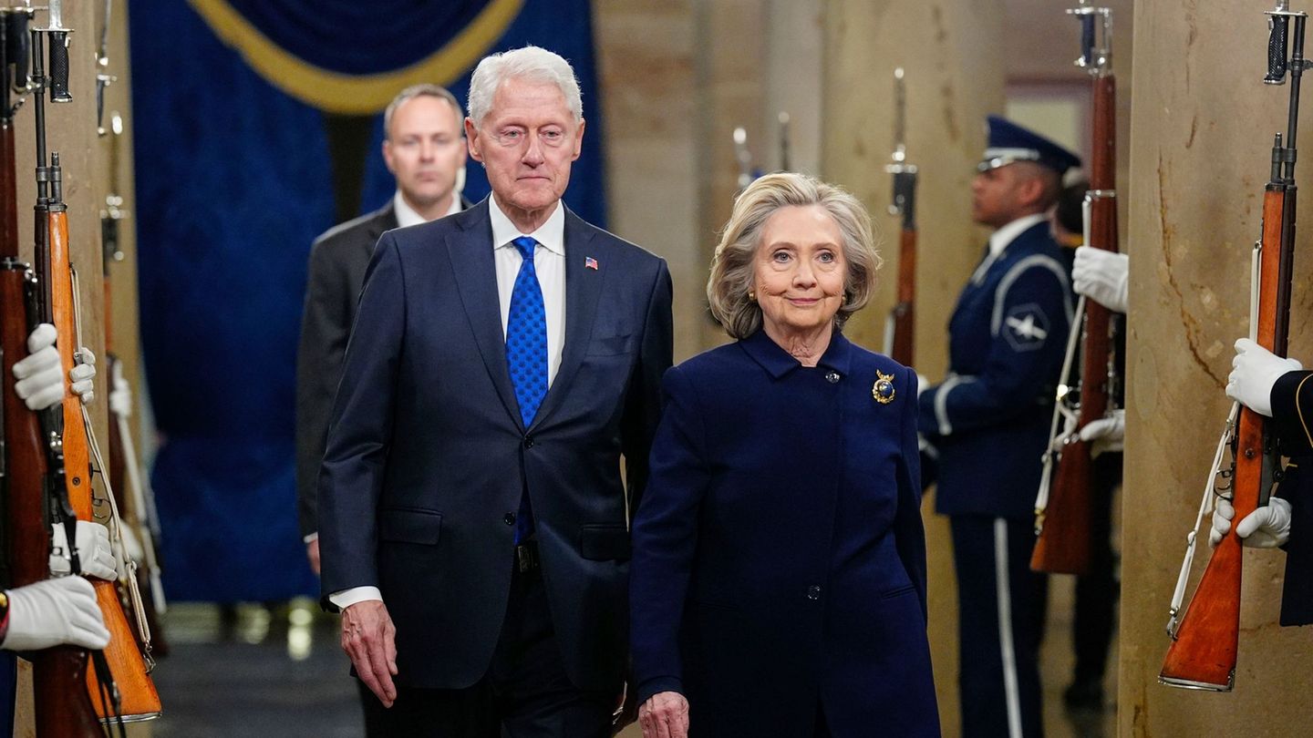 Lange weigerten sie sich, doch nun werden die Clintons vor dem Kongress aussagen. (Archivbild) Foto: Melina Mara/Pool The Washin