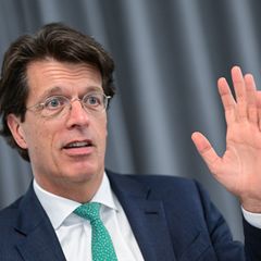 Schaeffler-CEO Rosenfeld: "Wir glauben an die E-Mobilität. Aber es wird noch eine lange Zeit auch Antriebe mit Verbrennungsmotor