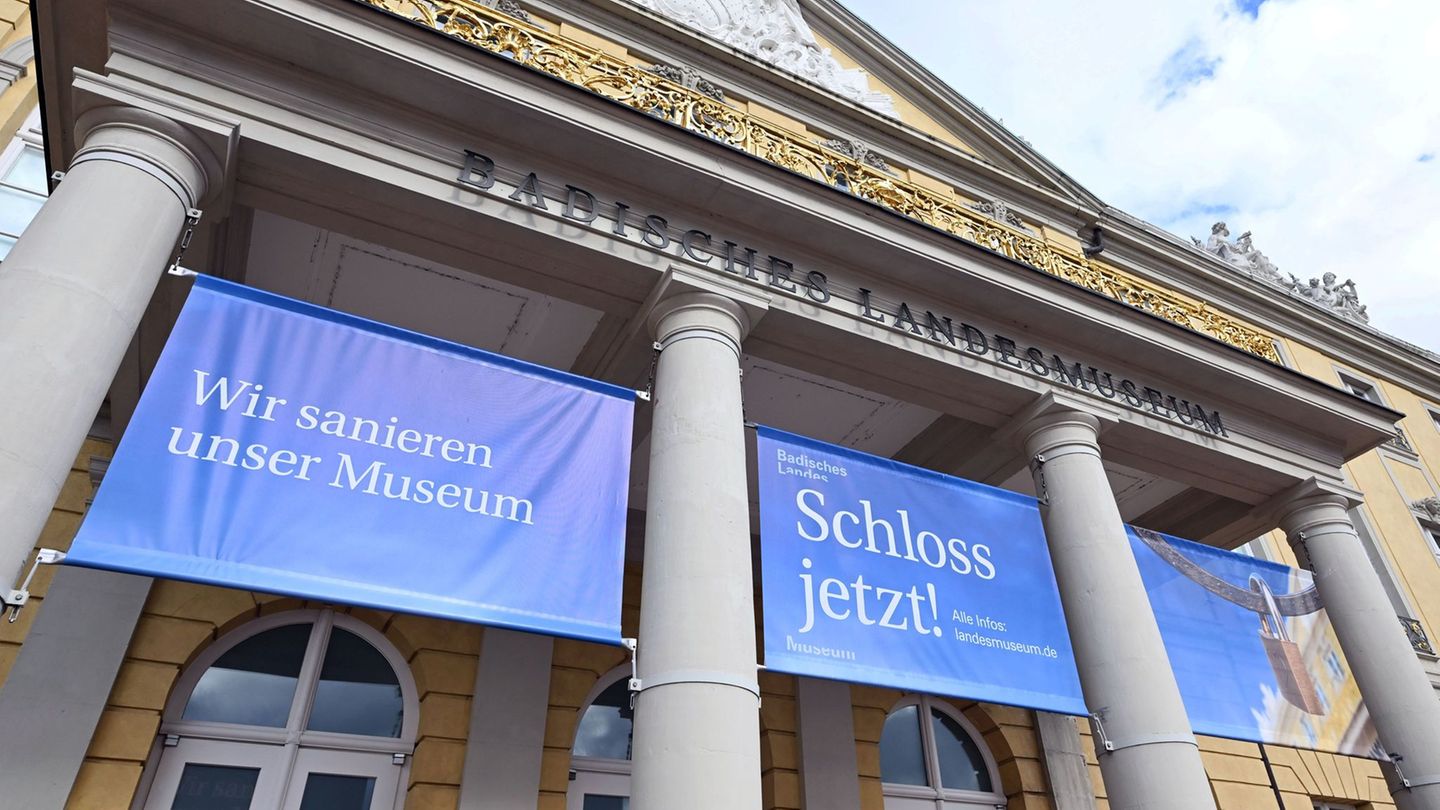 Seit dem 29. September 2025 ist das Karlsruher Schloss wegen einer umfassenden Generalsanierung geschlossen. Foto: Uli Deck/dpa
