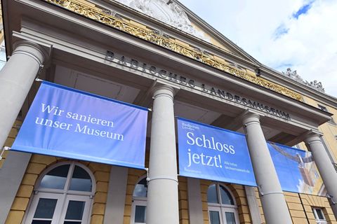 Seit dem 29. September 2025 ist das Karlsruher Schloss wegen einer umfassenden Generalsanierung geschlossen. Foto: Uli Deck/dpa