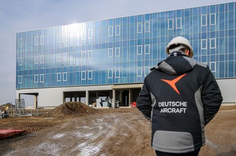 Am Flughafen Leipzig/Halle entsteht die Endmontage für das Regionalflugzeug D328eco Foto: Jan Woitas/dpa