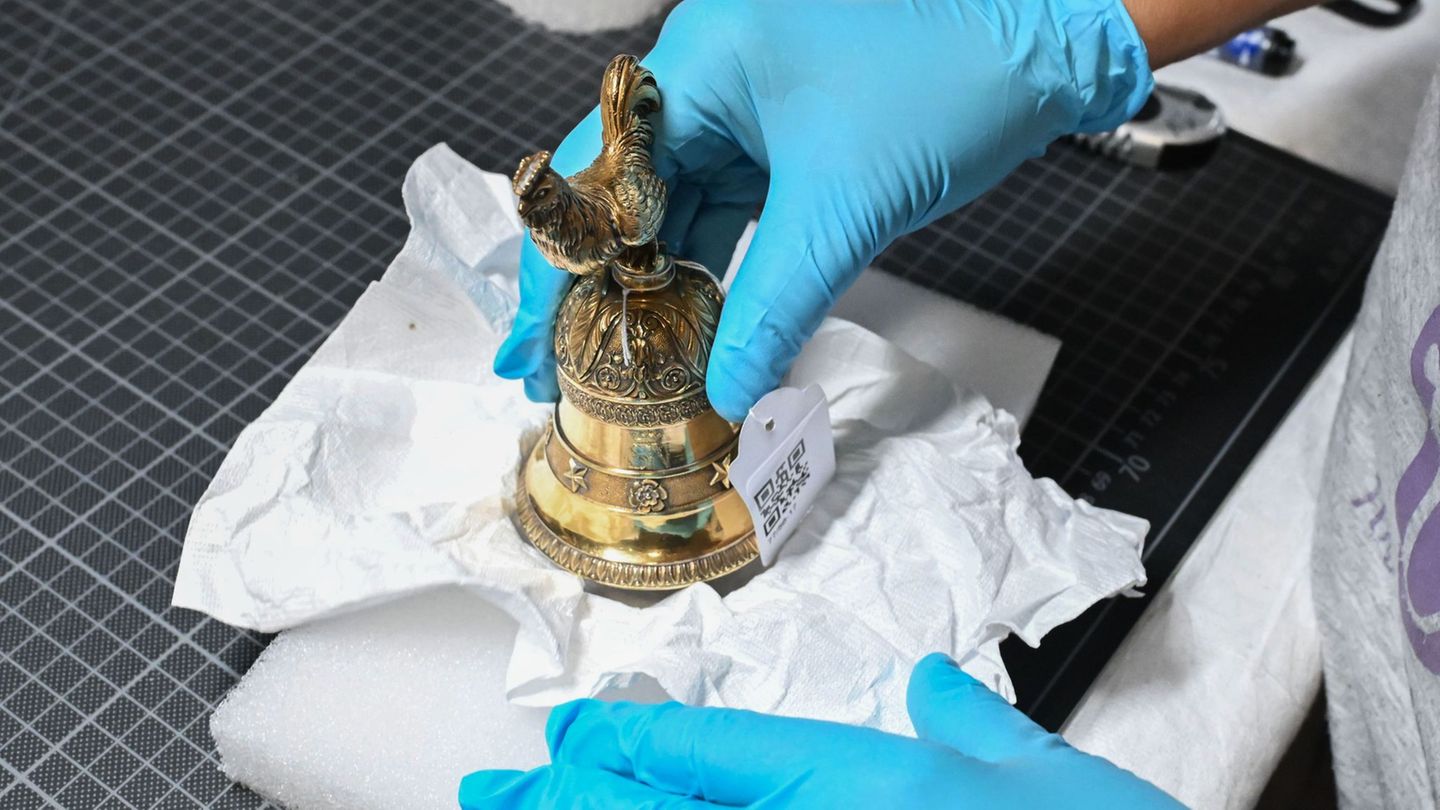 Rund 17.500 Objekte müssen gesichert, dokumentiert und verpackt werden. Foto: Uli Deck/dpa