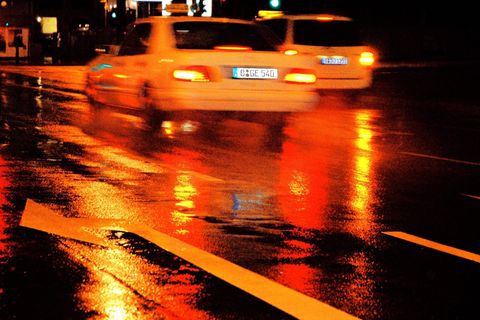 Ein gestohlenes Taxi führte die Polizei in Scharbeutz auf Verfolgungsfahrt entlang der Ostsee. (Symbolbild) Foto: Carsten Rehder