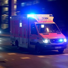 Ein Überholmanöver im Kreis Nordfriesland endet mit einer frontalen Kollision. (Symbolbild) Foto: Carsten Rehder/dpa