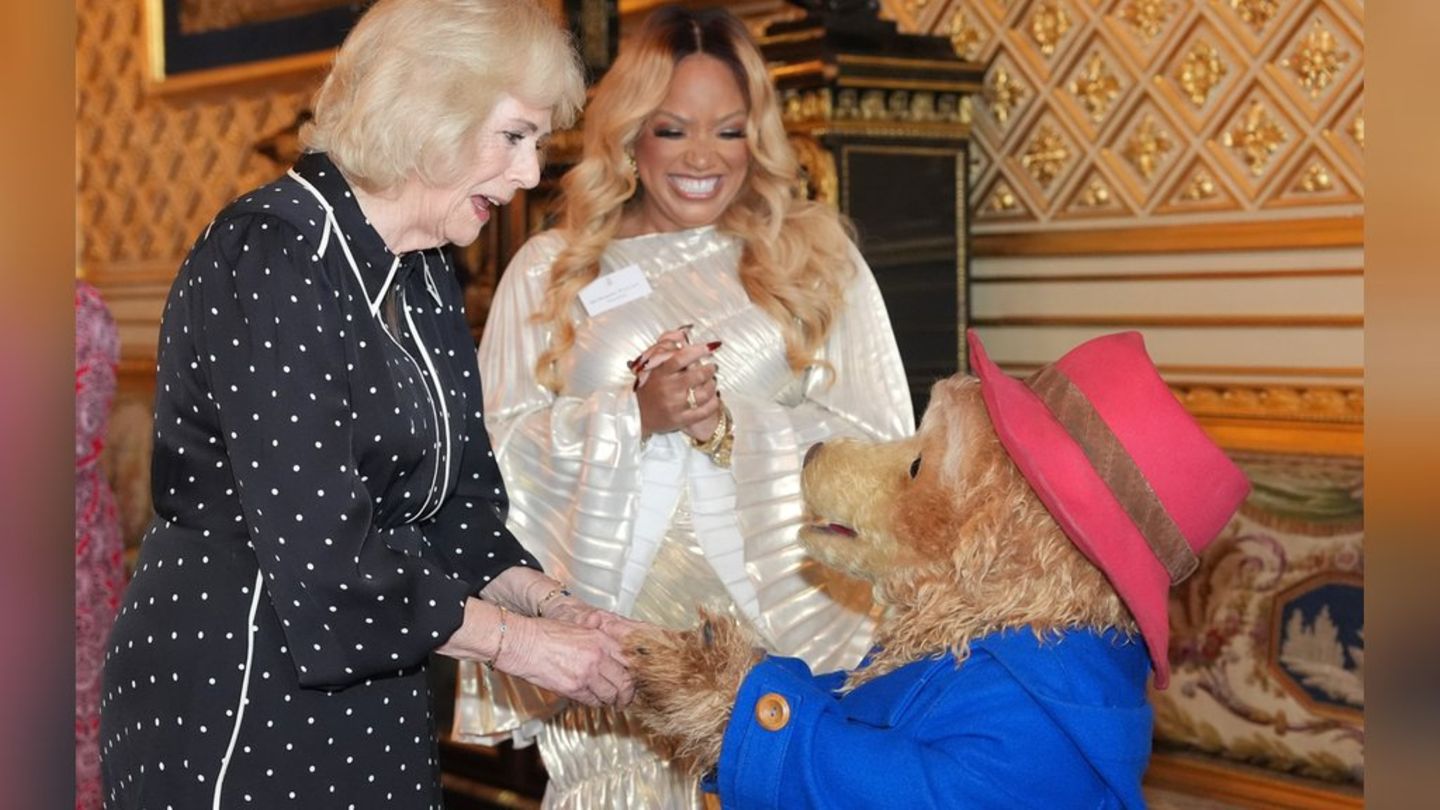 Auf Schloss Windsor: Königin Camilla begrüßt Paddington Bär